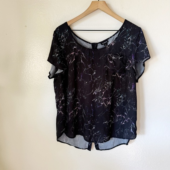 Torrid | Printed Abbey Button Back Blouse - Picture 1 of 7